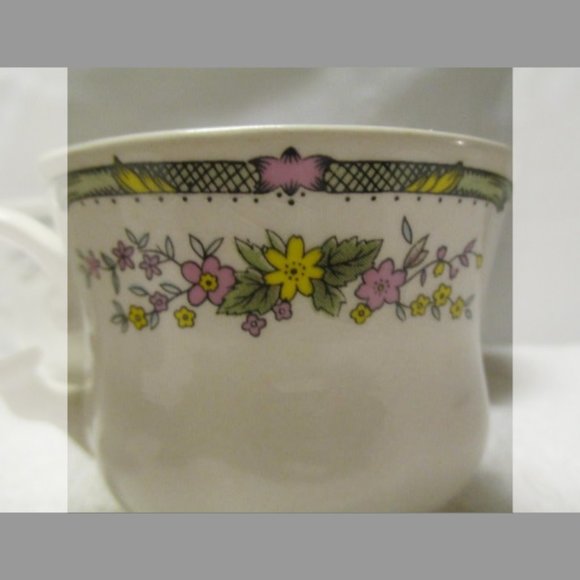 Lot of 7 Rare Shell Pattern Hankook Multi Color On White Folk Floral Coffee Cups - Picture 10 of 13